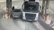 Canı Pahasına Arabasını Koruyan Adam