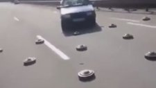 Mayınların İçinden Arabayla Geçmek