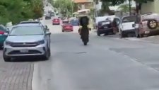 Tek Teker Yaparken Arabaya Çarpan Motosikletli