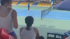 Rakibini Tokatlayan Tenisçi