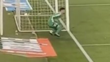 Kaleye Top Gelmeyince Altay Bayındır'ın Rahatlık Seviyesi