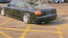 İş Makinesiyle AUDİ Parçalamak