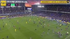 Üçüncü Gol Geldi Taraftar Sahaya İndi