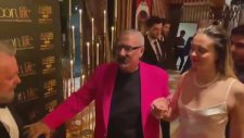 Mehmet Ali Erbil Konuşmamak İçin Ağzını Bantladı