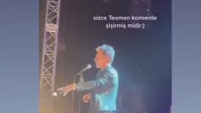 Teoman Konser Esnasında Sahneye Bırakılan Kondomu Şişirdi