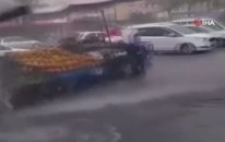 Başkent’te Sağanak Yağış Pazar Esnafına Zor Anlar Yaşattı