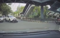 Dikkatsiz Sürücü Trafik Polisini Ezdi