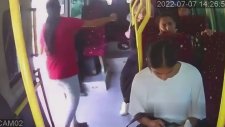 Minibüste Kadın Yolcu Açık Kalan Kapıdan Düştü