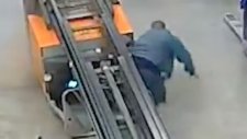 Şarjlı Forklift Kazasından Şans Eseri Yara Almadan Kurtulan İşçi