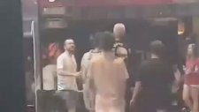 Ebrar Karakurt Kendisini Sözlü Taciz Eden Erkeğin Üzerine Yürüdü