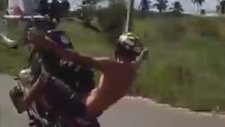 Motosiklet ile Tek Teker Şov Kötü Bitti
