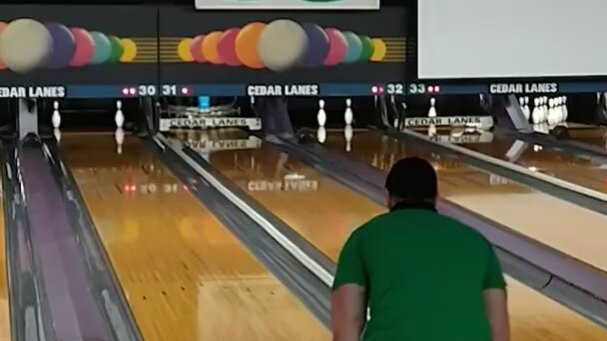 Müthiş Bir Bowling Atışına İmza Atan Genç