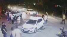 Kadıköy’de Motokuryeden Çevreyi Rahatsız Eden Kişilere Mike Tyson Yumruğu Kamerada