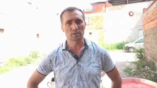 Seyyar Salça Makinesiyle Ev Ev Gezerek Günde 5 Ton Domates Çekiyor
