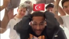 Neymar'a Bayrak Oyununda Türkiye Gelirse