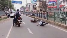 Trafikte Makas Atarak İlerleyen Motosikletlinin Kazası