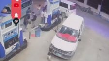 Üzerinden Araba Geçen Çocuk Kalkıp Yürüdü