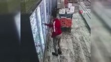 Pendik’te Markette Çaldığı Kaşarları Pantolonun İçine Sakladı
