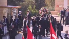 Devlet Bahçeli Ve Meral Akşener, Anıtkabir Ziyaretinde Tokalaştı