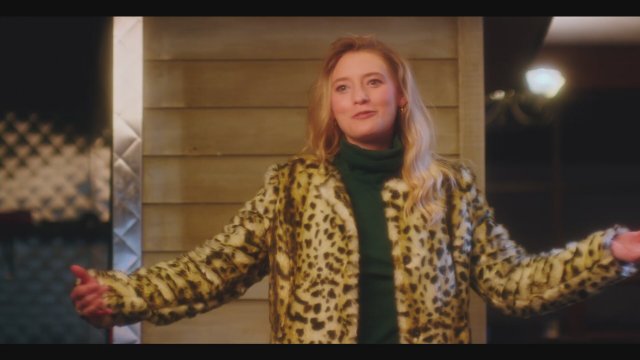 Looking for Her (2022) Fragman