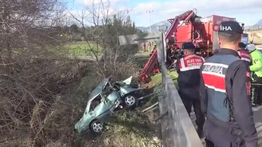 Antalya'da Köprü Demirine Çarpan Otomobilde Babanın Ardından, Oğul Da  Hayatını Kaybetti | İzlesene.com
