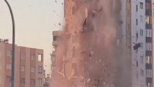 Yarısı Yıkılan Apartman Tamamen Çöktü