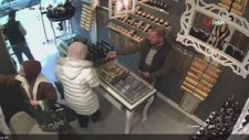 Gerçek Sandığı İmitasyon Bileziği Çaldı