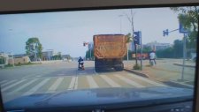 Patlayan Kamyon Lastiği Motosikletli Adamı Bayılttı