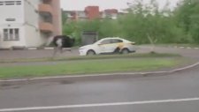 Sokakta Son Sürat Koşan Deve Kuşu