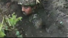 Bombardımanda Toprağın Altında Kalan Arkadaşını Kurtaran Asker