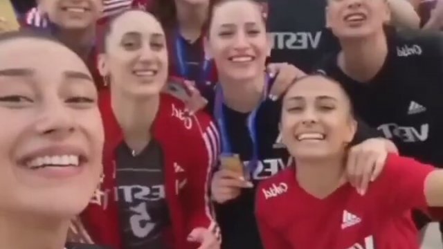 Filenin Sultanları'ndan Şampiyonluk Sonrası Şarkılı Kutlama | İzlesene.com