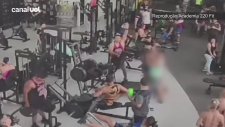 Spor Salonunda Squat Makinesi Üzerine Düştü
