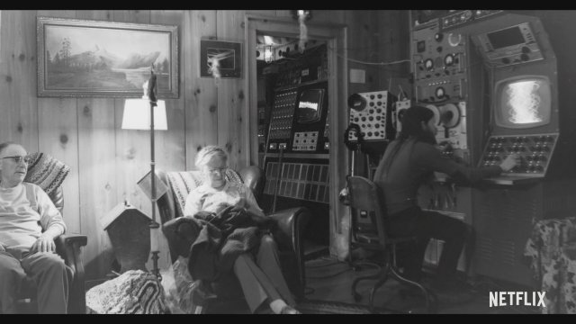 John Was Trying to Contact Aliens (2020) Fragman