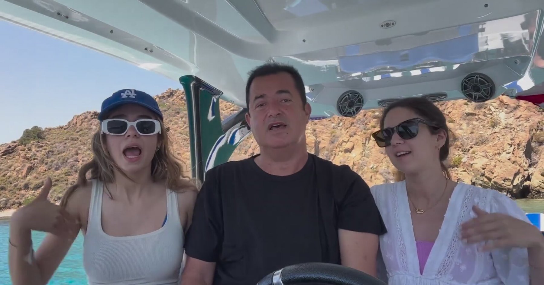 Acun Ilıcalı Kızlarıyla Rap Yaptı | İzlesene.com