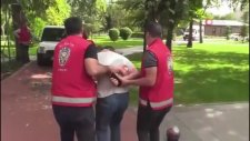 Polis Milli Piyango Satıcısı Kılığına Girdi, Uyuşturucu Tacirini Yakaladı