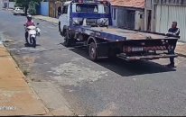 Çekicinin Çelik Halatını Fark Etmeyen Motosikletli