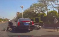 Motosiklet Çekme Olayında Araya Giren Otomobil