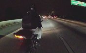 Polisle Yarıştığını Fark Etmeyen Motosikletli