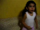 Küçük Kızdan Harika Dans