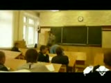 öğrenci öğretmene karşılık veriyor