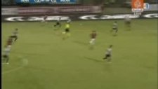 Pato Rakipleriyle Resmen Dalga Geçiyor