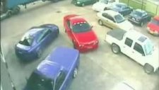 tırın kasayı indirirken tırı devırdıler