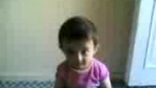 Ecrin Bebek Oynarken