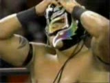 rey mysterio'nun maskesi düşüyor