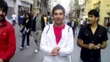 Taksim İstiklal'de Kürtçe Şarkı Söylemek !!!