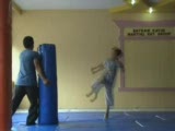 wushu cu çocuktan uçar tekme