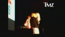 140 Bin$ Veren Kadın,charlize Theronu Öptü