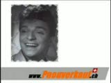 Zeki Müren - Şimdi Uzaklardasın