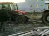 batan newhollandı 2 tane 4x4 başak çekemiyor :)