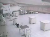 6. kattan düşen çocuğu tente kurtardı